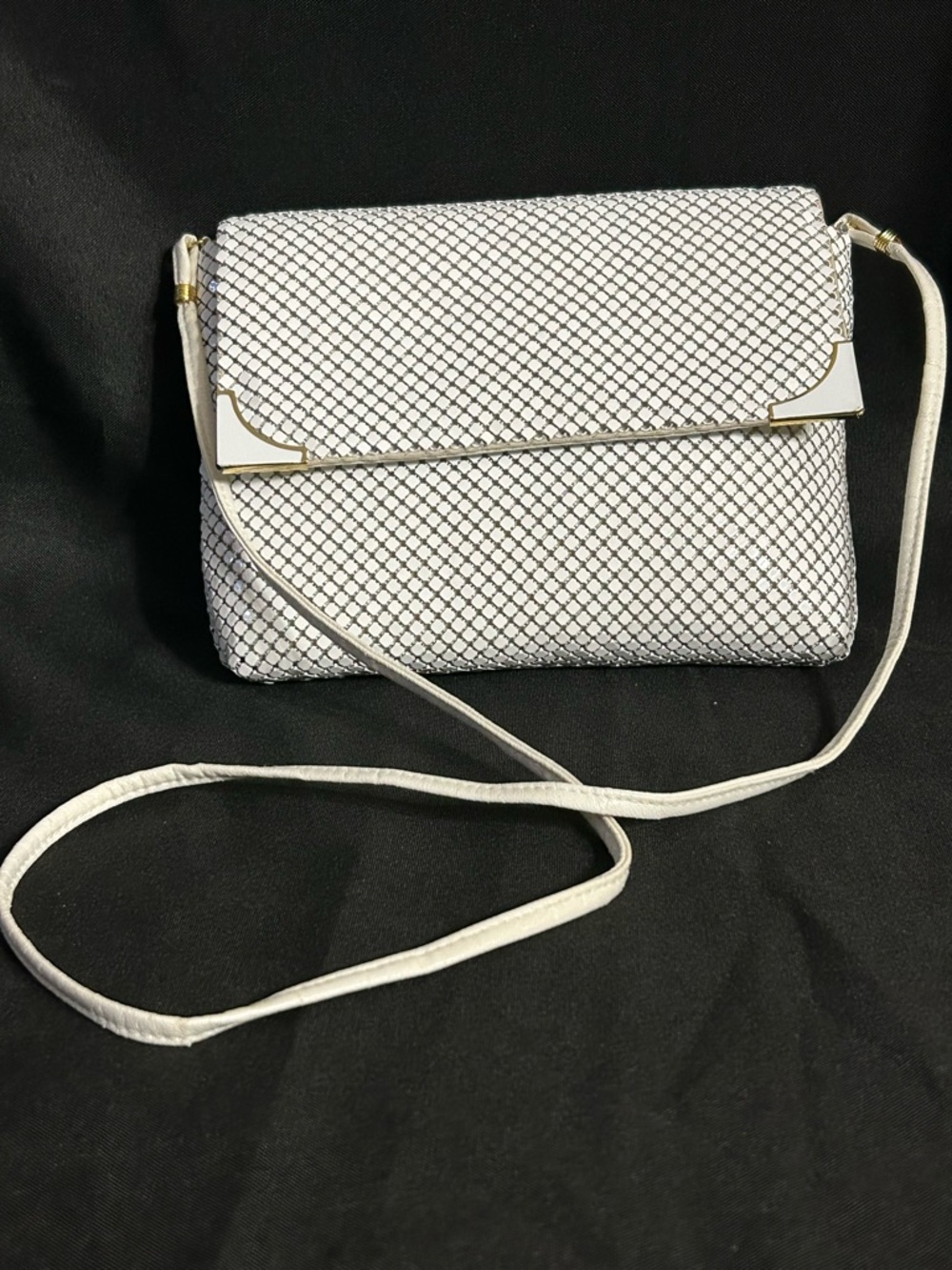 Bueno Vintage Women’s White Sequin Beaded Clutch With Crossbody Strap
